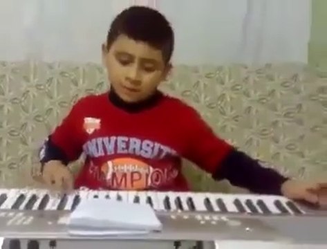 HARİKA ÇOCUK SES MÜTHİŞ (SALLA YARİM MENDİLİNİ)