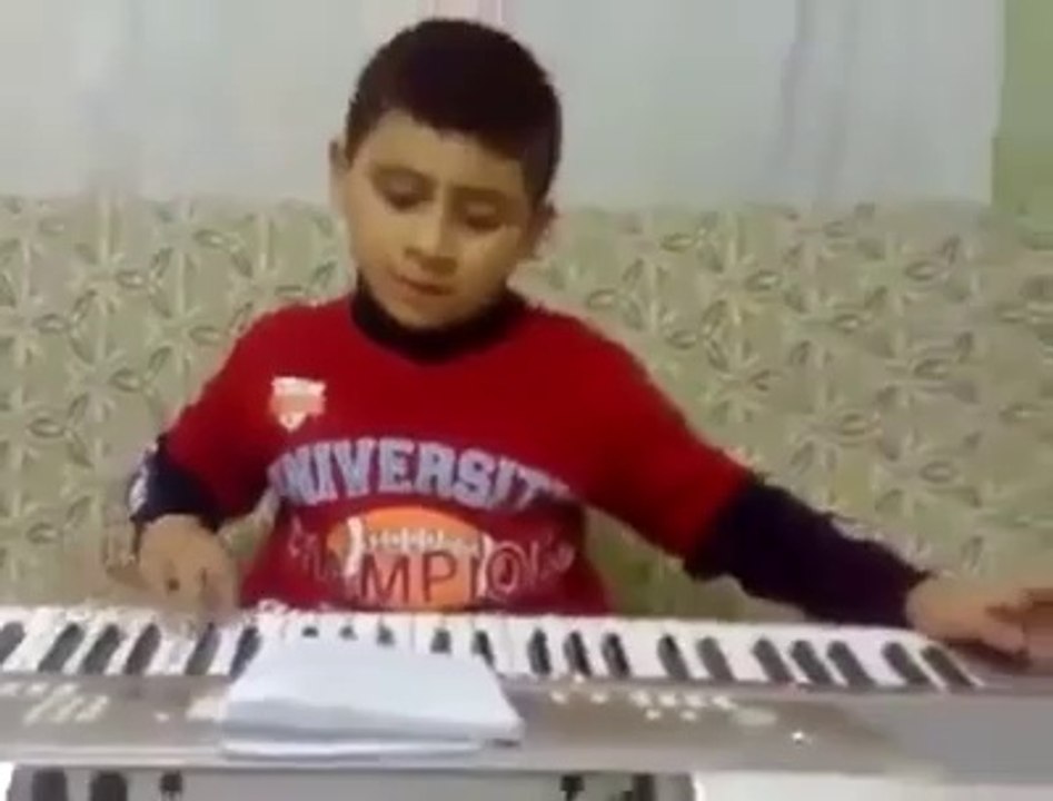 HARİKA ÇOCUK SES MÜTHİŞ (SALLA YARİM MENDİLİNİ)