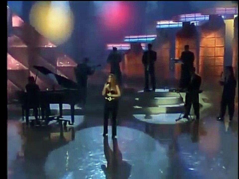 Lucero - Sobrevivire (''Siempre en Domingo''  Mexico)