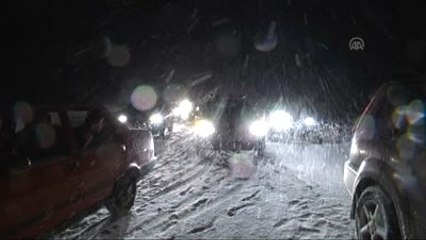 Tokat-Sivas Karayolunda Tipi Nedeniyle Çok Sayıda Araç Yolda Kaldı