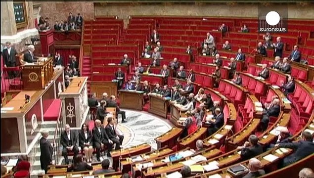 الجمعية الوطنية الفرنسية تصوت ضد حجب الثقة عن الحكومة وتتبنى قانون ماكرون