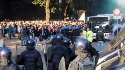 Aficionados del Feyenoord ponen patas arriba Roma