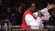 Stevie Wonder Sings at Pastor Andrae Crouch Home-Going Celebration (Low)