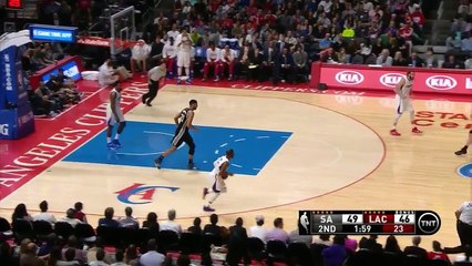 Quand Deandre Jordan tente un Fred Weis sur Tim Duncan