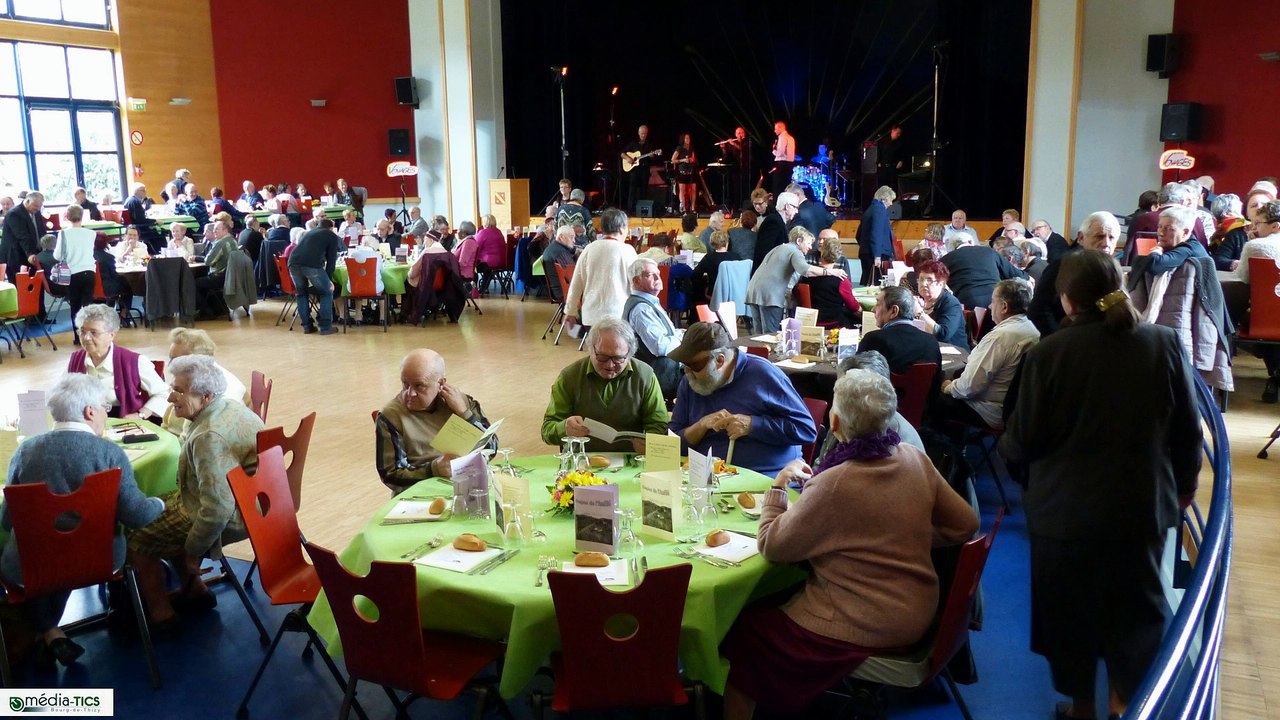 2015-REPAS AMITIE-BOURG DE THIZY