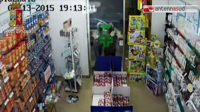 TG 19.02.15 Cerignola, banda senz'armi rapina una farmacia e un supermercato