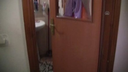 Saldırganın Elinden Kendini Banyoya Kilitleyerek Kurtuldu