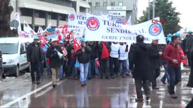 İzmit'te İşçiler Kıdem Tazminatı İçin Yürüdü