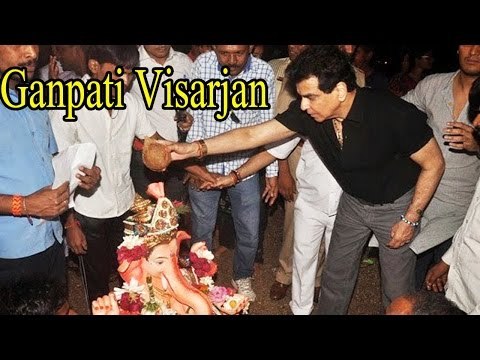 Jitendra,Tushar & Ekta Kapoor @ Ganpati Visarjan !