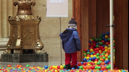 Kapının Arkasında Ne Var- Sorusuna Cevap Arayan İnsanlar