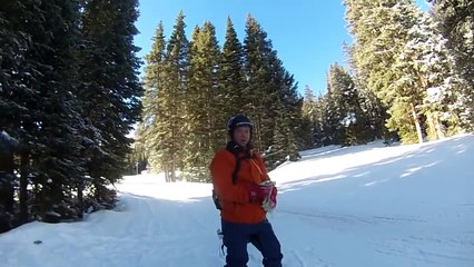 Une fusée sur planche de snow