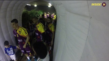Dans le tunnel avec les joueurs du "H"
