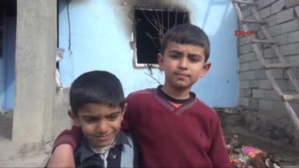 Doğubayazıt' Ta Evlerinin Yanışını Gözyaşlarıyla İzleyen Çocukların Ailesine Yardım Eli Uzandı