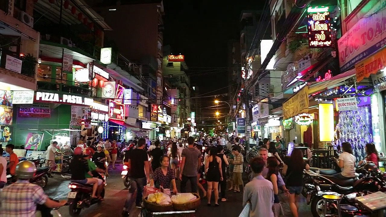 Ho-ho-hoch die Tassen: Komasaufen in Vietnam