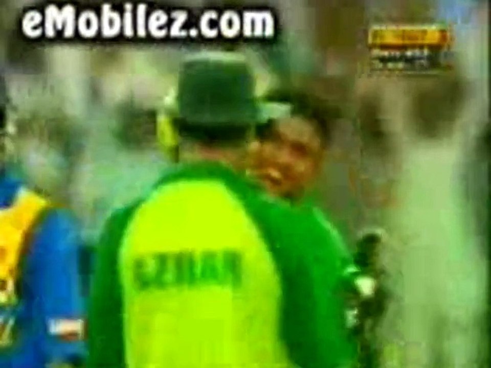 Abdul_Razzaq_Bowling_Last_Over_Tie_Match_against_Srilanka