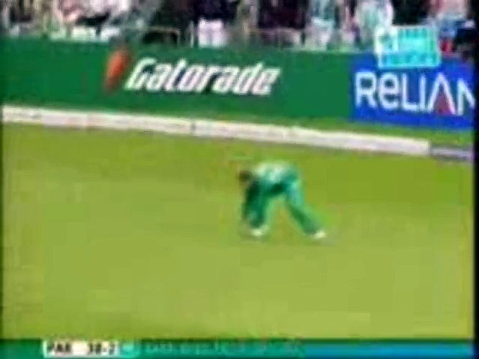 Shahid_Afridi_Kisses_Kallis