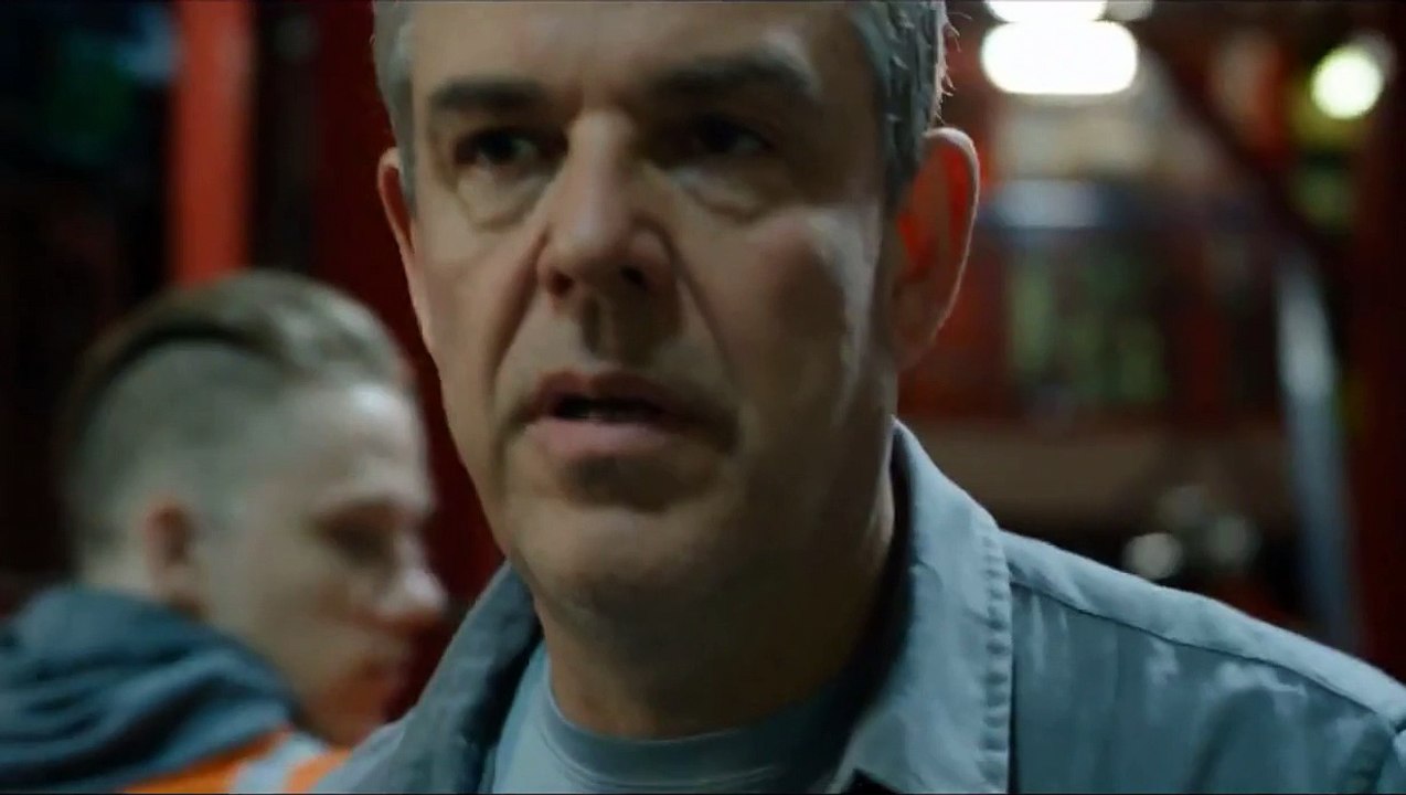 Опасное погружение — Русский трейлер 2015