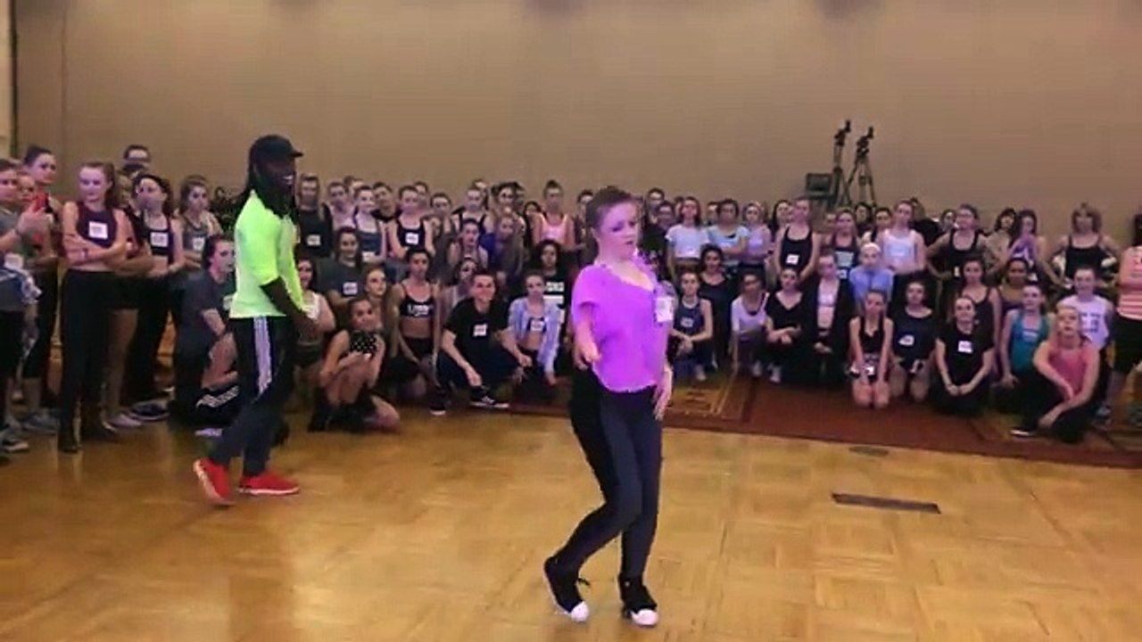 Lorsqu'elle danse, cette jeune fille oublie complètement son handicap !