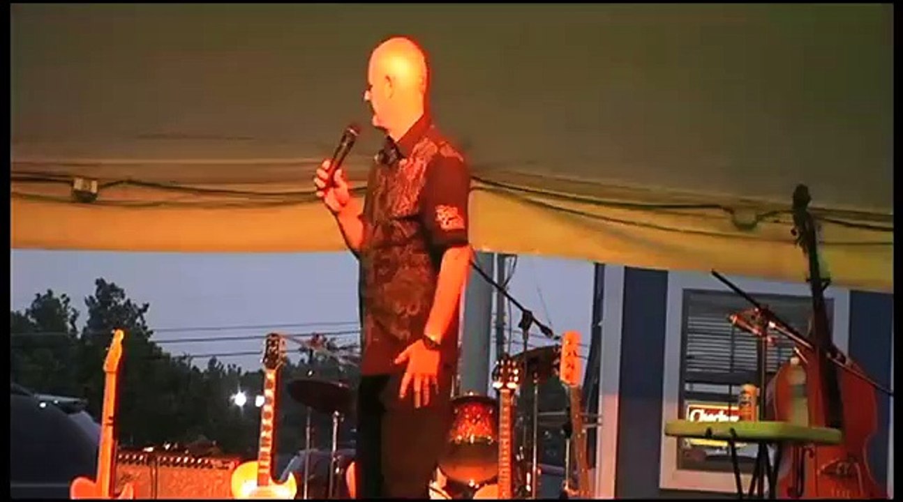 Chris Drummond sings Beach Boy Blues at Elvis day Elvis Presley song