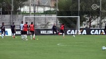 Que dupla! Guerrero e Love marcam belos gols em treino do Timão