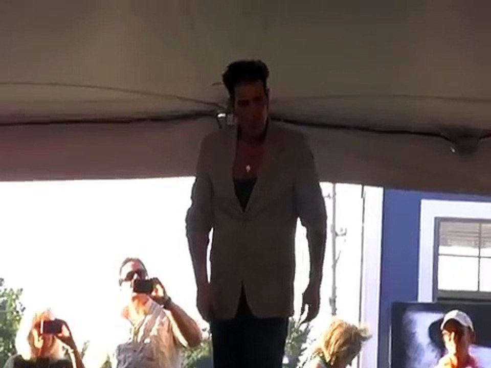 Franz Goovaerts sings jazzy version of Walking In Memphis Elvis Week 2013 video