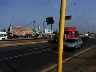 WhatsApp: semáforos malogrados es un peligro en Av. Gambetta