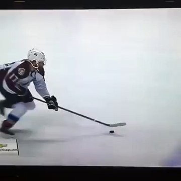 Blackhawks' Corey Crawford gives up terrible goal from center ice