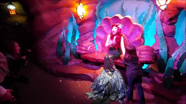 Un petit garçon demande toutes les princesses de Disney en mariage.., Une d'elles va dire oui!