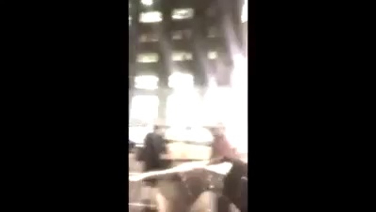 Erykah badu gagne 3$60 en chantant à Time Square!