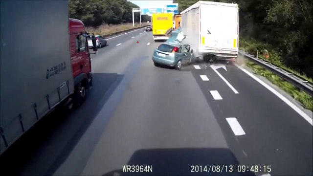 Horror car crash : Car vs truck accident