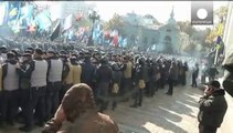 La extrema derecha ucraniana provoca la suspensión del pleno del Parlamento