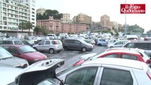 Genova si risveglia sotto il sole, in riva al mare resti e detriti dell'alluvione - Il Fatto Quotidiano