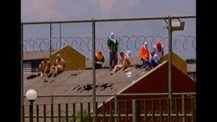 Inmates take officers hostage in Brazil prison riot