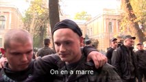 De jeunes soldats ukrainiens manifestent pour ne plus combattre