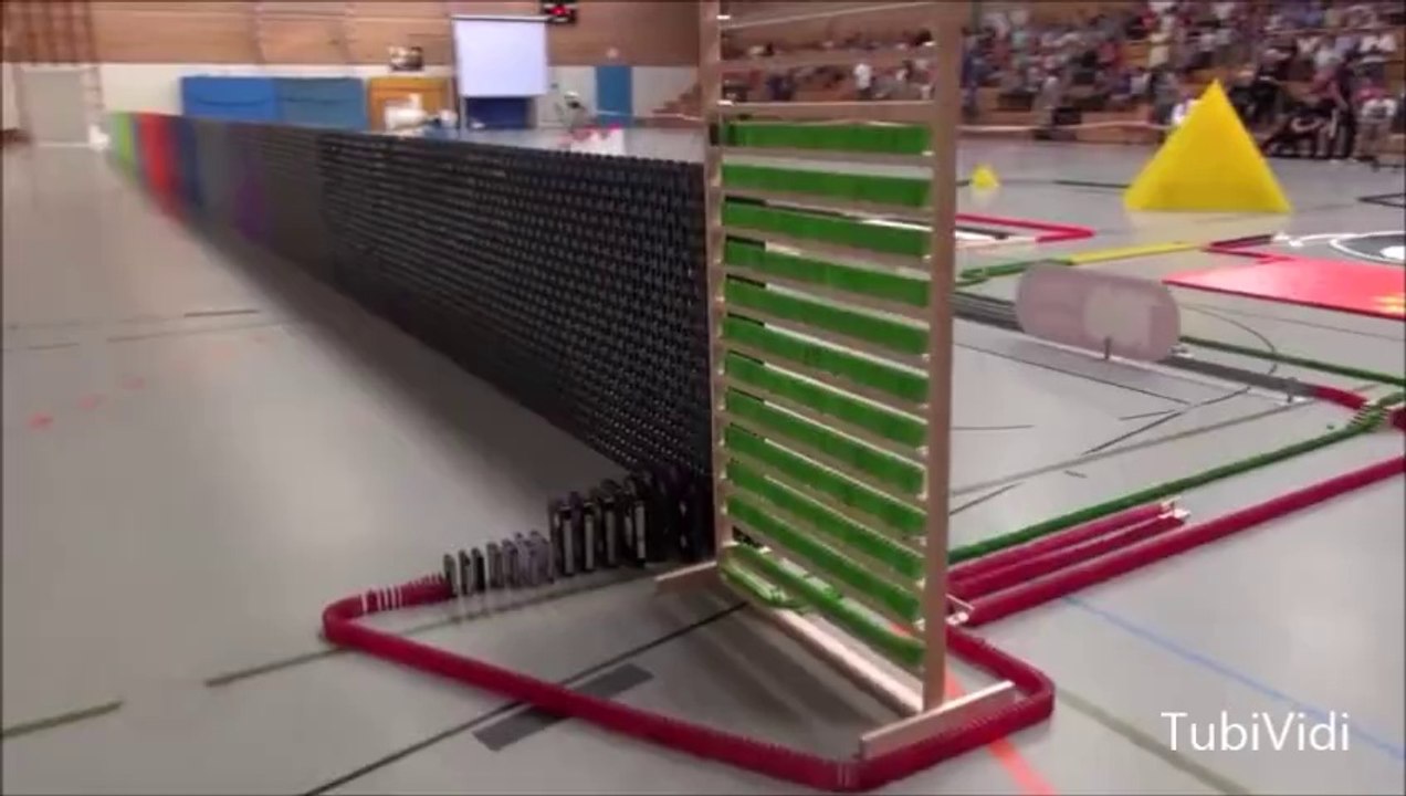 31,405 Domino Taşından Dünya Rekoru