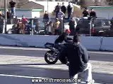 Wheel-sur-la-tronche stunt moto