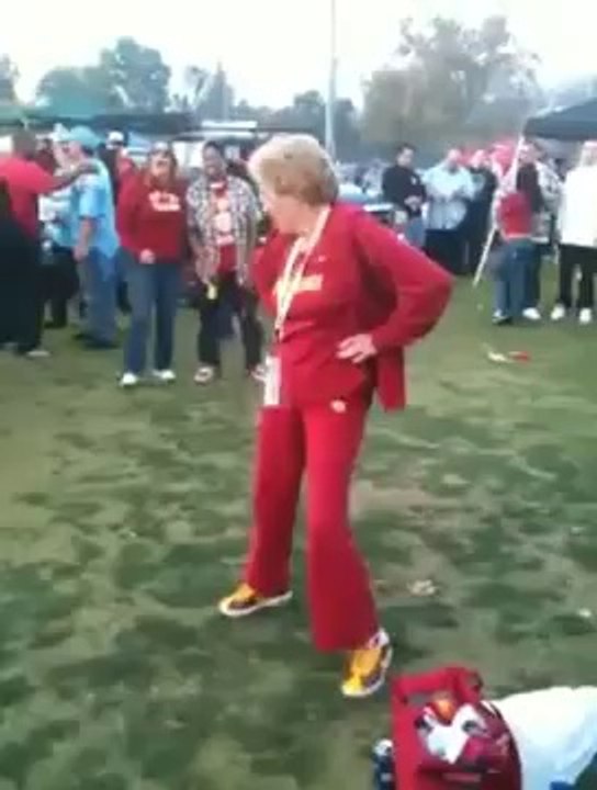 Drunk granny dances on techno