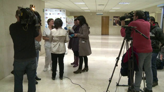 Doctors hopeful as Spain Ebola nurse survives two weeks