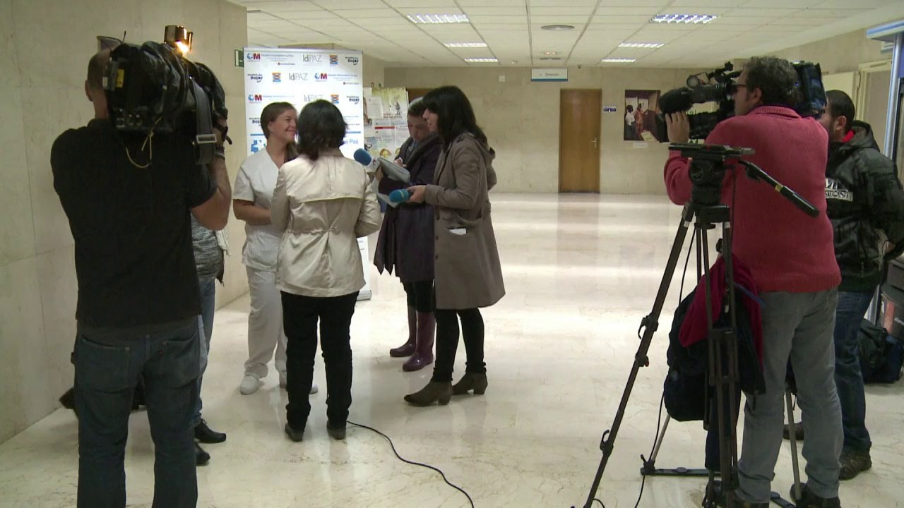 Doctors hopeful as Spain Ebola nurse survives two weeks