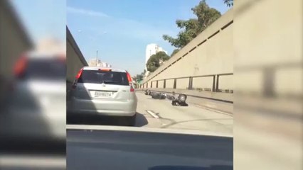 Ava giderken av olan motorcu