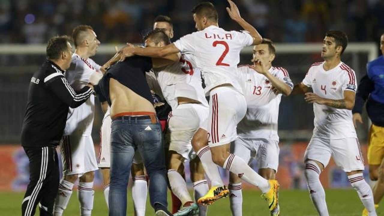 Un drapeau en l'honneur des Albanais provoque la colère des Serbes