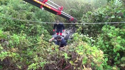 ARAÇ UÇURUMA YUVARLANDI