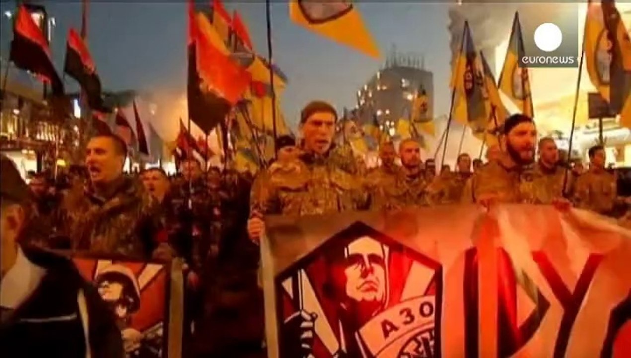 "Димовий" вівторок: сутички під ВР, "марші героїв" у Києві та Харкові