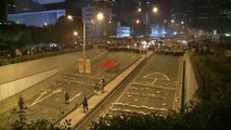 Centenas entram em confronto em Hong Kong