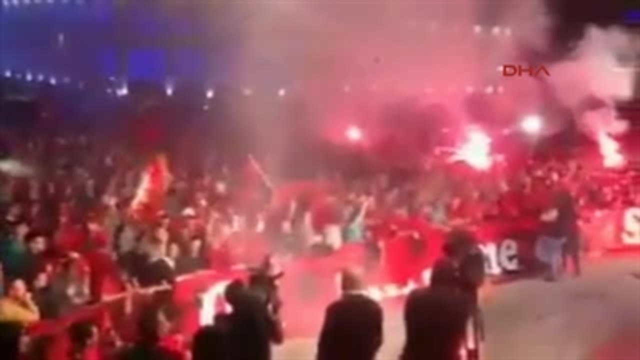 Tiran'da Coşkulu Kutlama