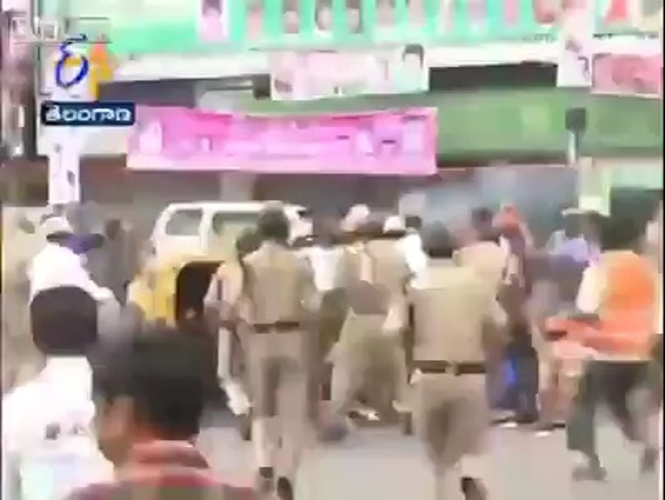 3 Wheeler Crashes Due to Overload of Passengers