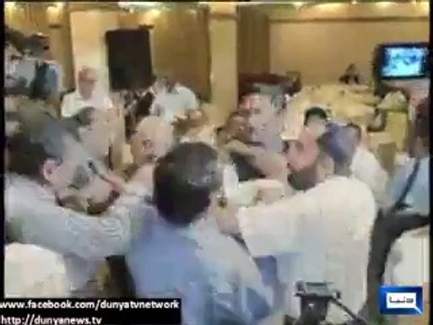 Dunya News - Doctor chants GoNawazGo slogans during Khwaja Salman Rafique's speech at PMA event in Lahore