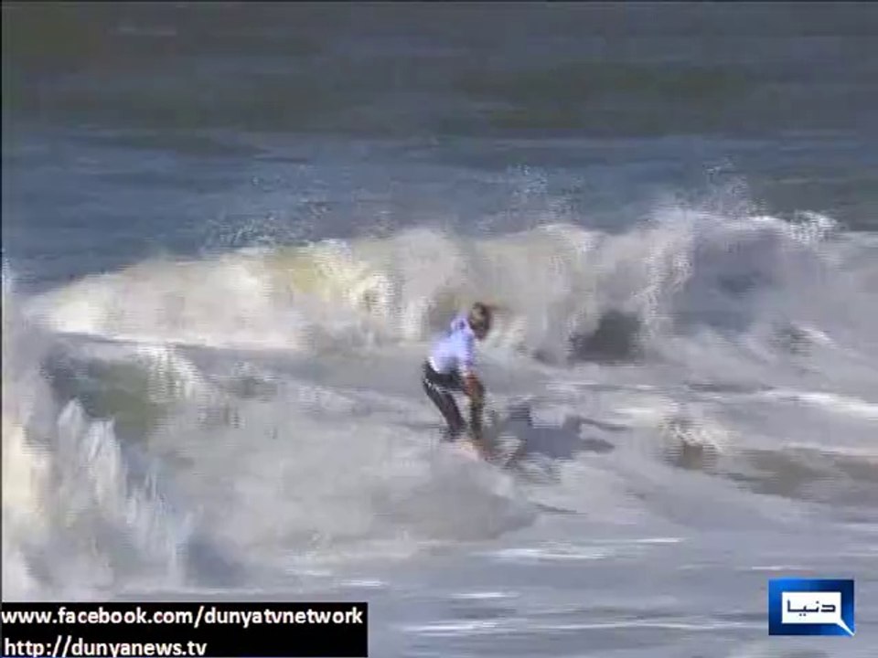 Dunya News - World title contender Joel Parkinson surf and survive at Supertubos in Portugal