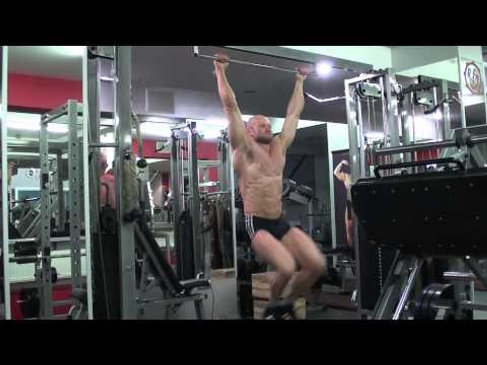 Как накачать пресс - живот - № 338. Подъемы согнутых ног в висе на турнике - техника