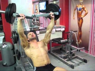 Как накачать грудь - № 235 Как тренироваться если одна мышца груди больше